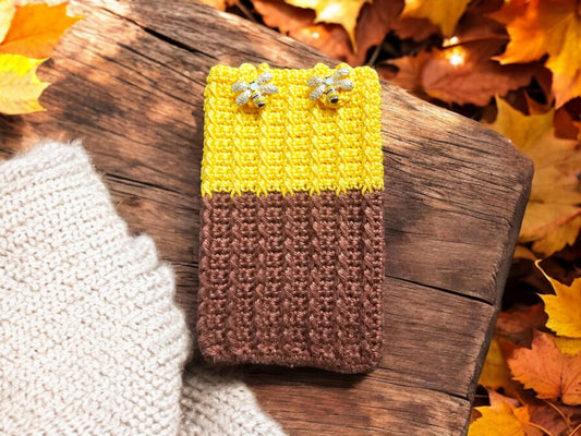 Crocheted Kindle Sleeve Cover: Handmade Bee Design